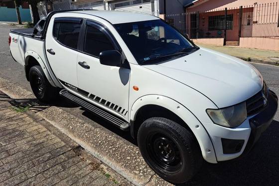 MITSUBISHI L200 TRITON 3.2 GL 4X4 CD 16V TURBO INTERCOLER DIESEL 4P MANUAL MITSUBISHI L200 TRITON 3.2 GL 4X4 CD 16V TURBO INTERCOLER DIESEL 4P MANUAL